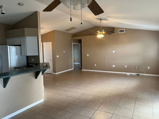 Building Photo - Winter Haven spacious 3/2 near Legoland!