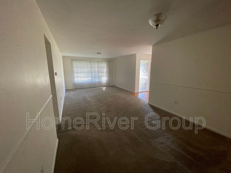 Building Photo - 1433 Covington Cir W