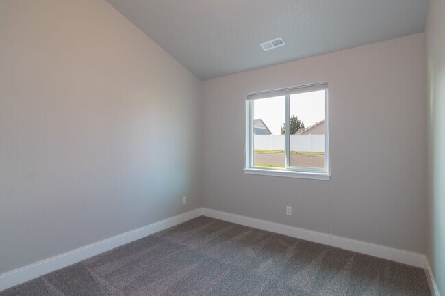Building Photo - 3 Bed 2 Bath Single Level Morning Side Val...