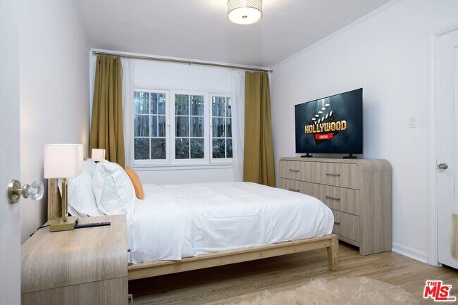 Building Photo - 951 N Martel Ave