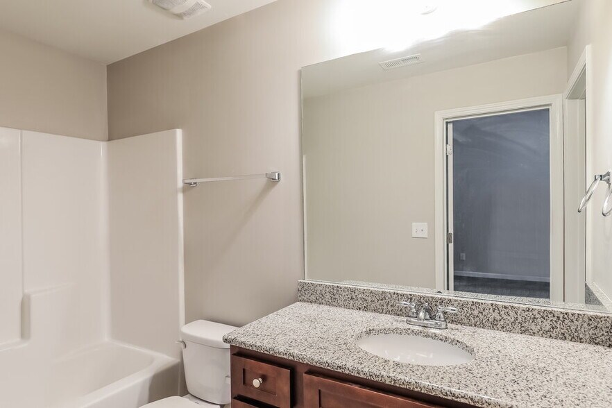 Building Photo - 1603 Iris Walk
