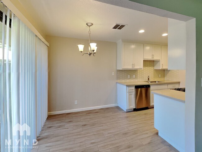 Building Photo - 2336 Villanova Cir