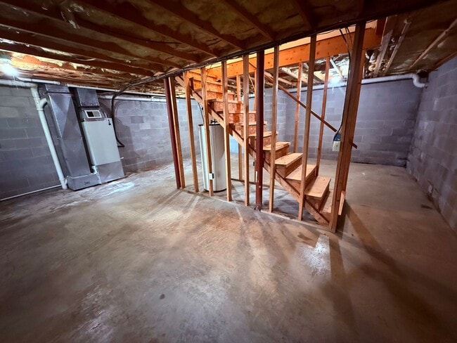 Building Photo - 460A Warrior Dr