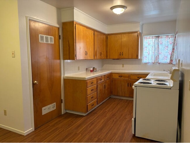 Primary Photo - 304 S I St