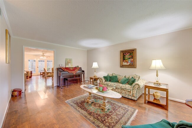 Building Photo - 824 Wax Myrtle Ln