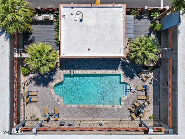 Building Photo - 1601 W Camelback Rd