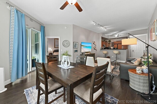 Building Photo - 804 E Windward Way