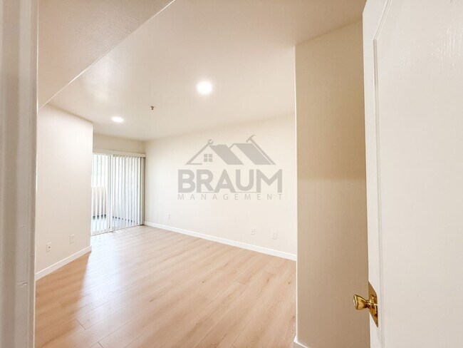 Building Photo - 7323 Winnetka Ave