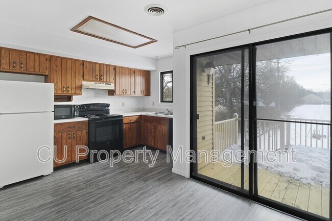 Building Photo - 1305 Christopher Cir