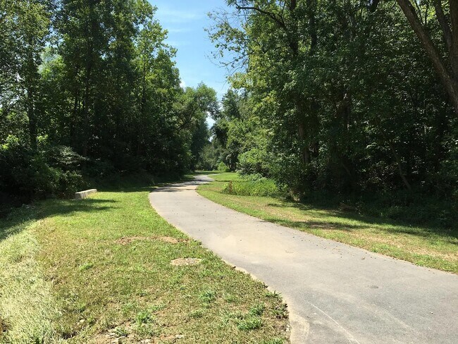 Building Photo - 2915 Atwood Rd