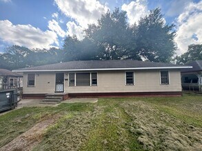 Building Photo - 2942 Eaton St