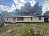 Building Photo - 2942 Eaton St