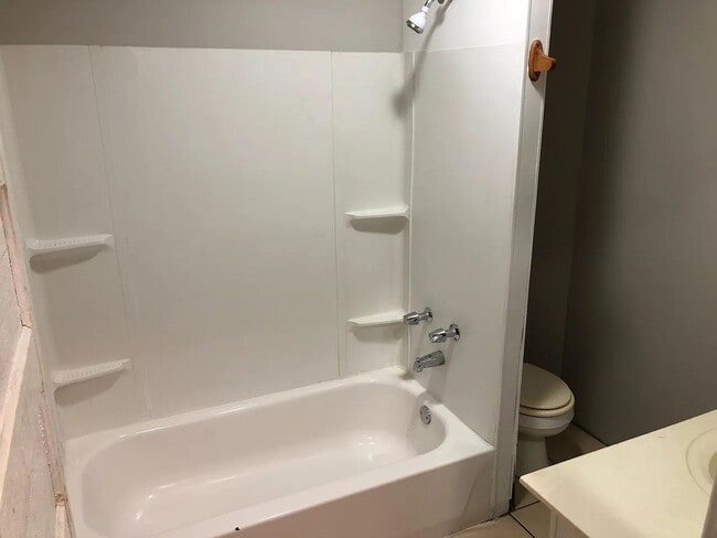 Building Photo - 2 bed/1 bath, 900 sq ft home!