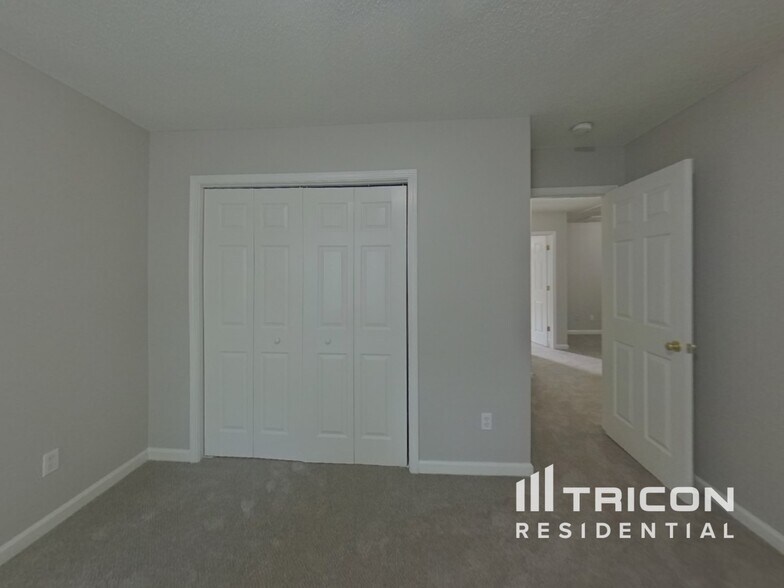 Building Photo - 1005 Aderley Oak Dr