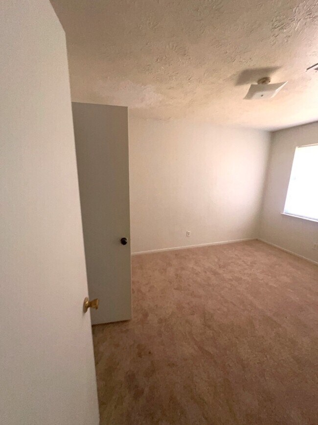 Building Photo - 14834 Keelby Dr