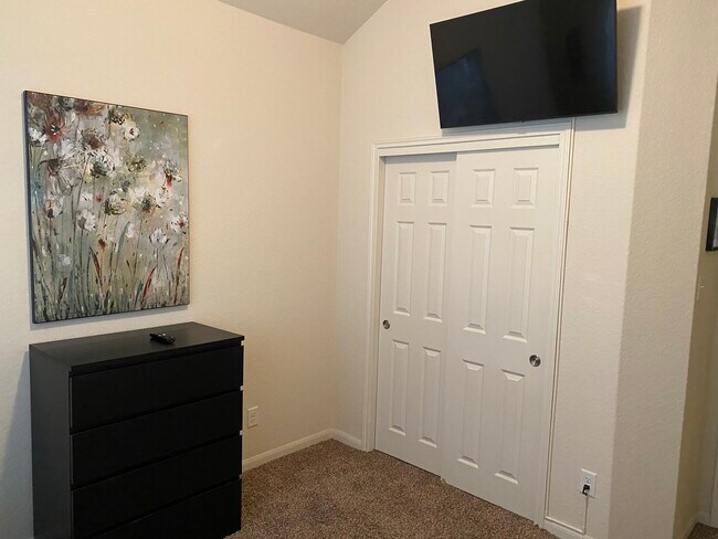 Tv/Playroom/3rdBedroom - 4335 Roundhay Park