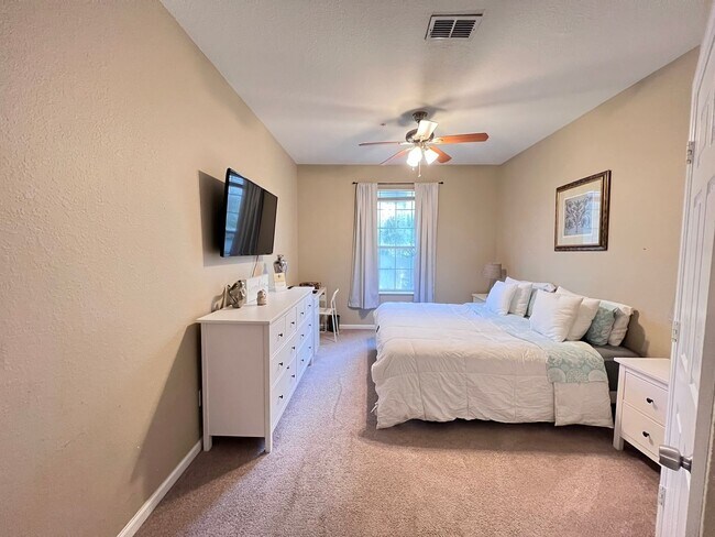 Building Photo - The perfect home waiting for you! FULLY FU...