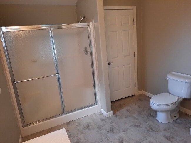 Building Photo - 3200 Oak Terrace Dr