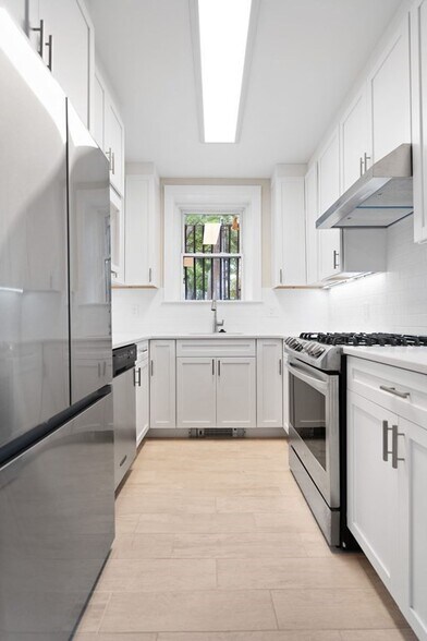 Building Photo - 21 Parker St