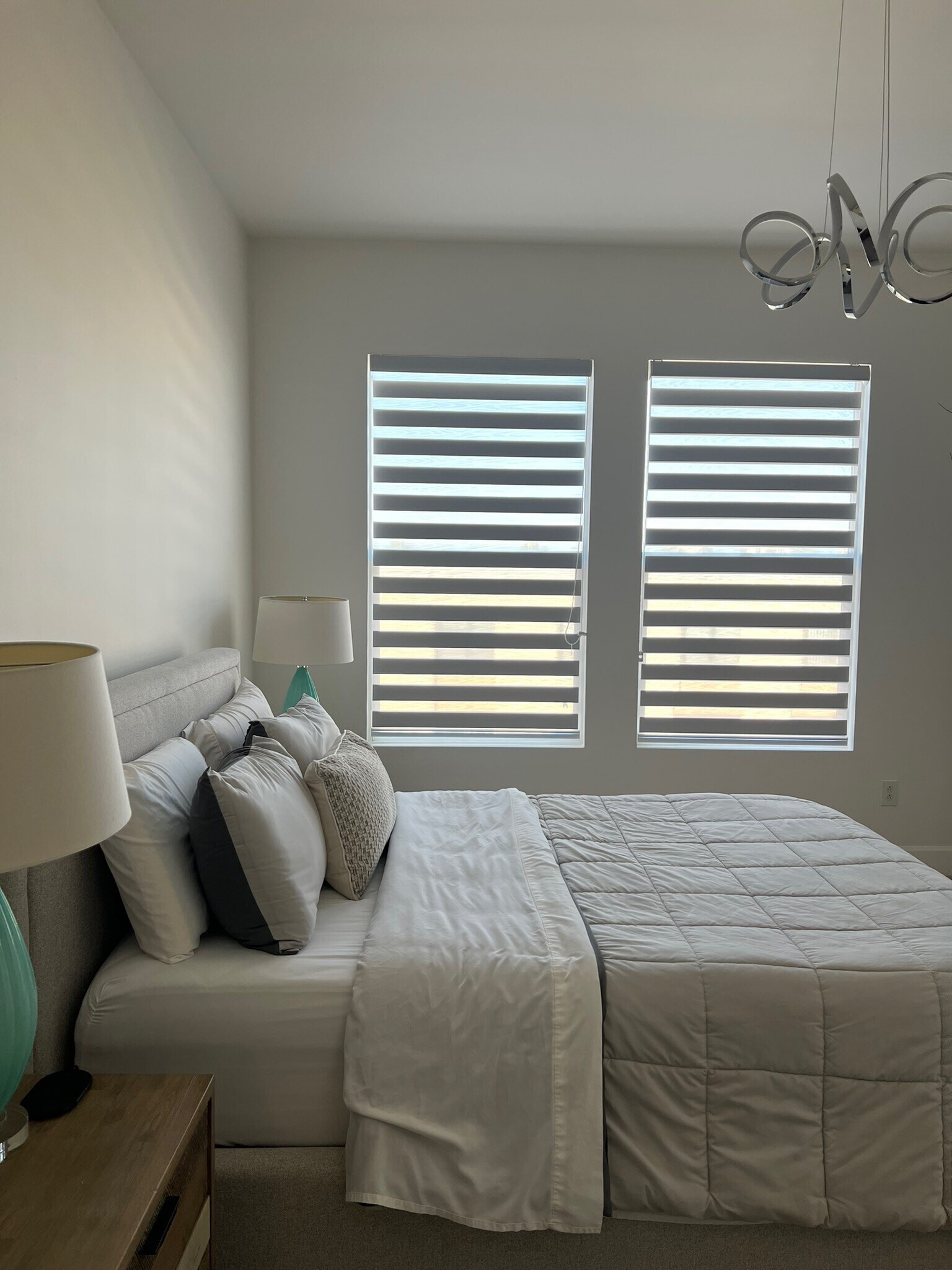 Building Photo - 300 E 4th St