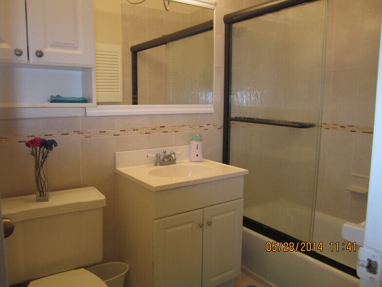 Building Photo - 1952 Kennedy Dr