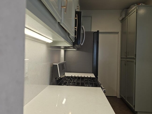 Building Photo - Modern 3BD/3BA Townhouse in Prime Union Ci...