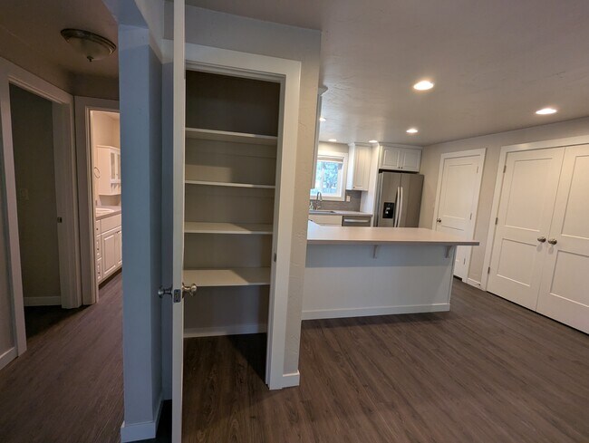 Building Photo - 60865 Jasmine Pl