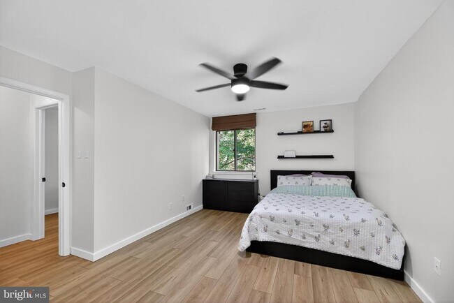 Building Photo - 203 CYPRESS Cir