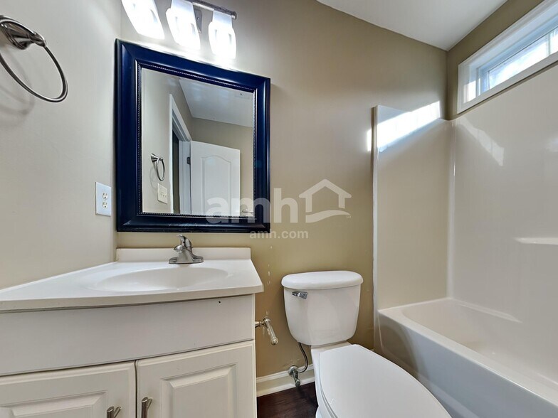 Building Photo - 105 Woodland Dr