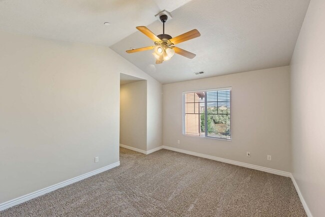Building Photo - Stunning 3 bed 2 bath Condo in Pleasant Grove