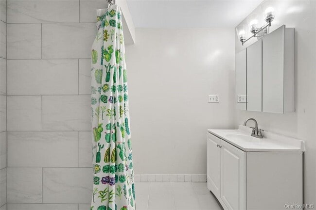 Building Photo - 17 Valley Dr