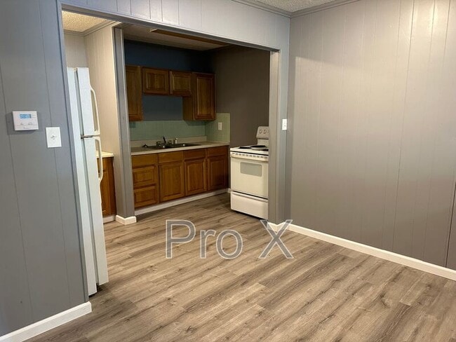 Building Photo - 825 S Cherokee St