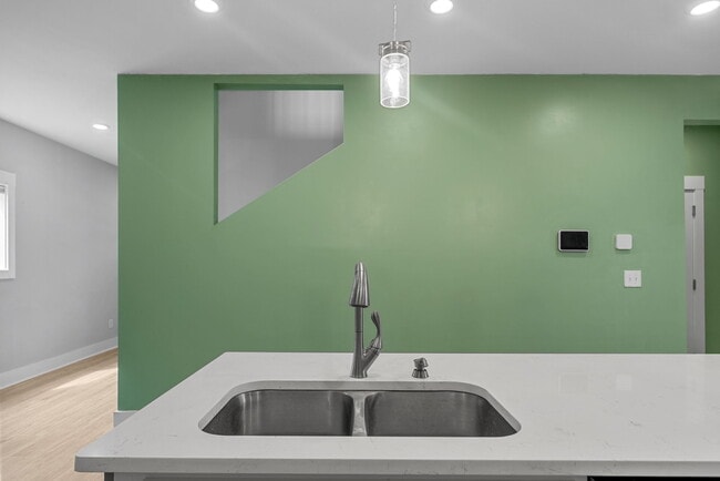Building Photo - 1511 Kingbird Dr
