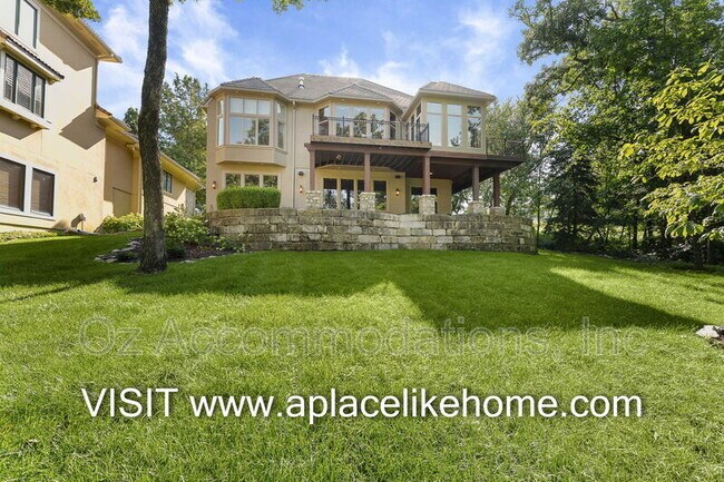 Building Photo - 16690 Country Club Dr