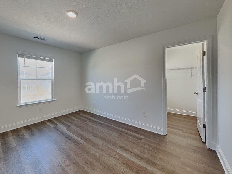 Building Photo - 9085 Henley Ave