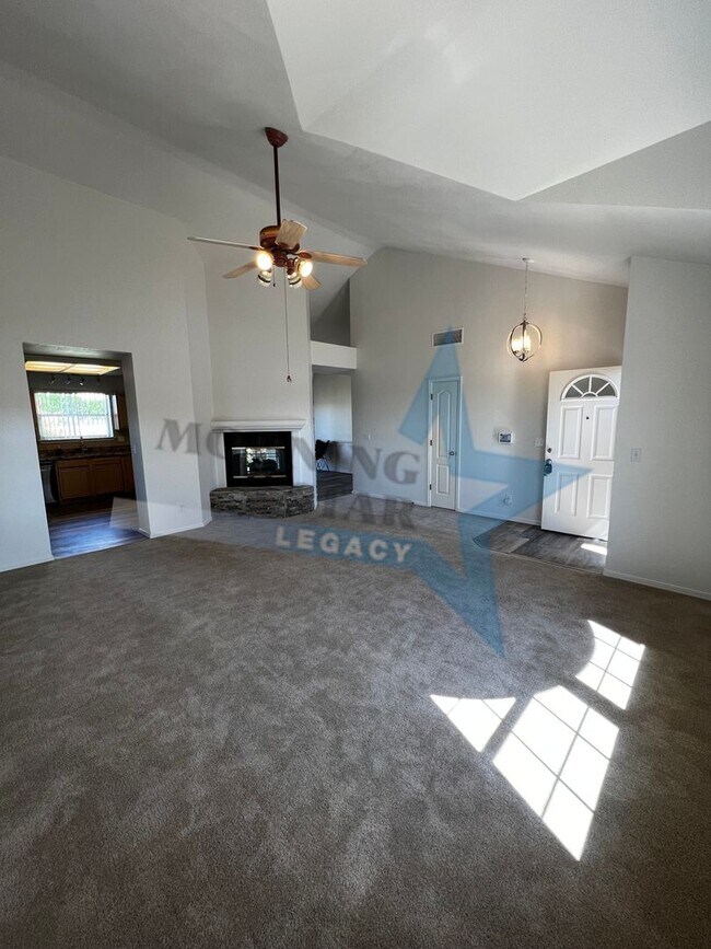 Building Photo - 703 City View Dr