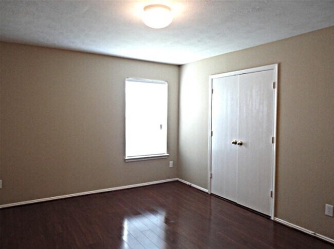 Building Photo - 18227 Thicket Grove Rd