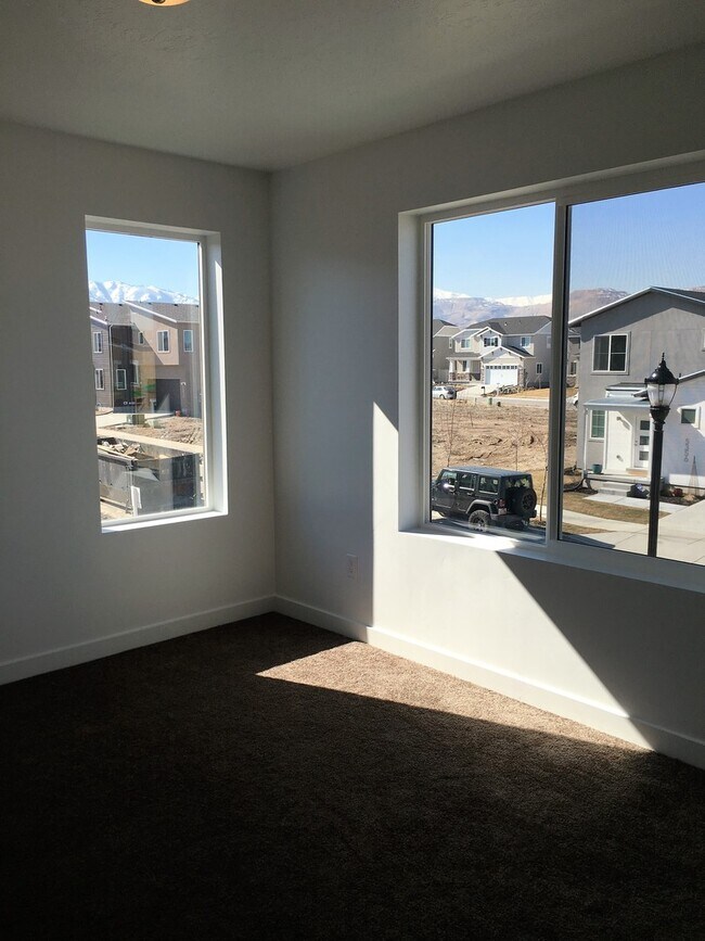 Building Photo - Beautiful 3 Bedroom Home in Herriman with Fenced Yard!!