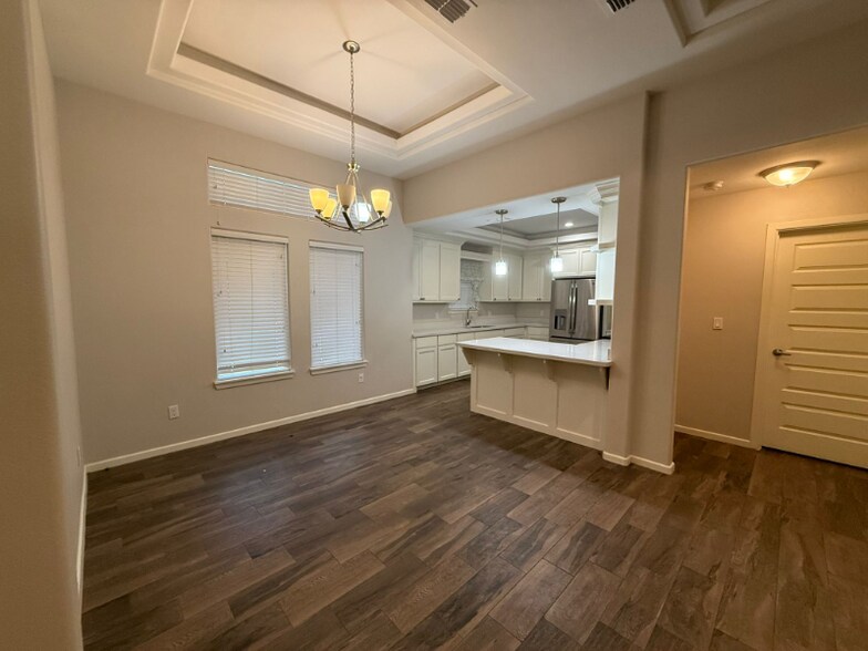 Building Photo - 1321 Combs Ave