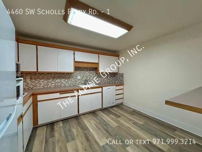 Building Photo - 4460 SW Scholls Ferry Rd
