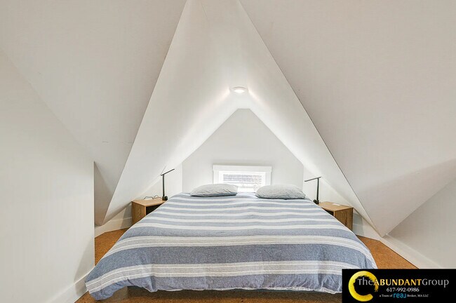 Building Photo - 44 Cottage St