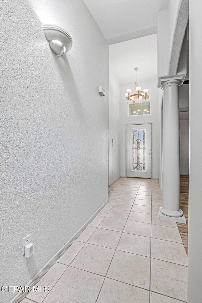 Building Photo - 6141 Loma De Cristo Dr