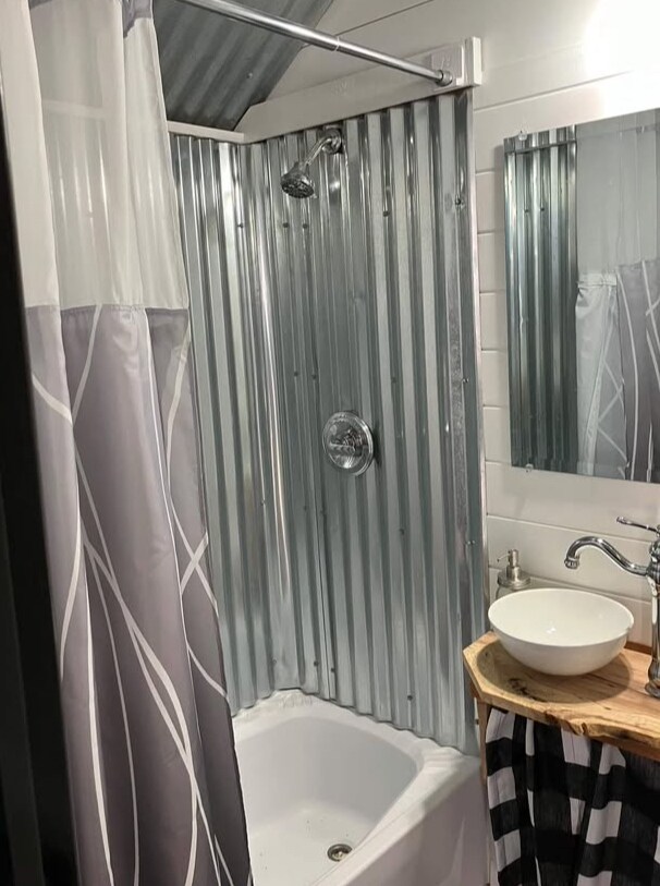 Building Photo - 602 3rd St