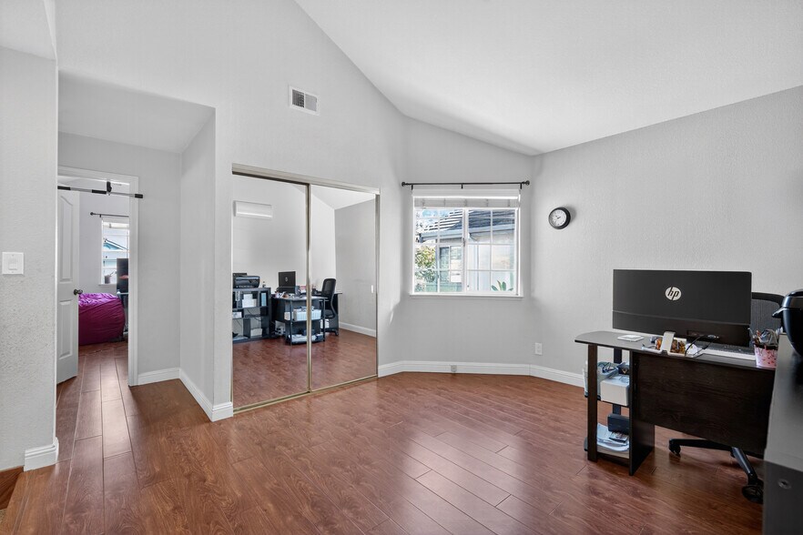 Building Photo - 151 Buck Ct