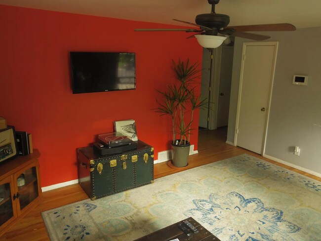 upstairs living room- no longer orange - 4038 Kalamath St