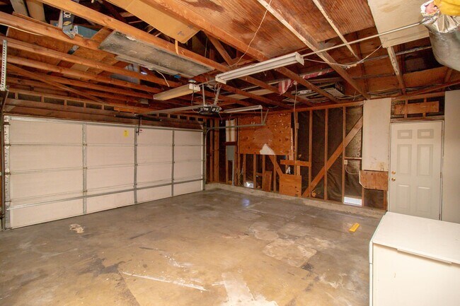 Building Photo - 932 Oak Glen Ln