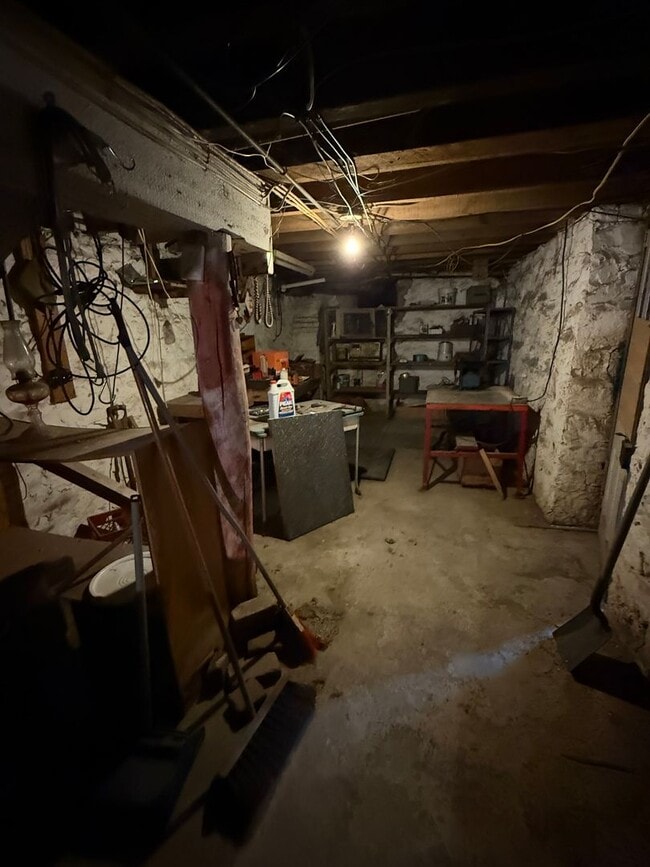 Building Photo - 114 W Harrisburg Ave