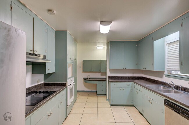 Building Photo - 2829 Doles Pl