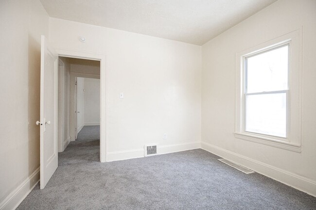 Building Photo - 3331 E 140th St