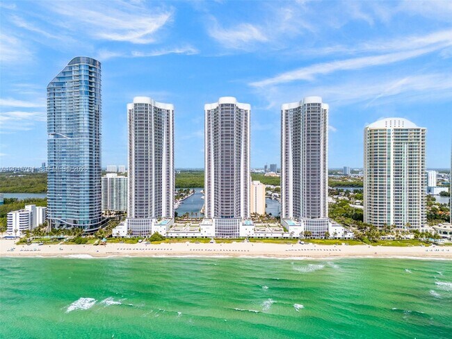 Building Photo - 15901 Collins Ave